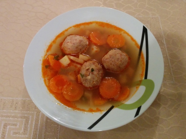 Magyaros zöldség leves húsgombóccal