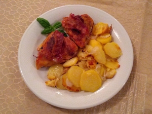 Krumpliágyon sült csirkecombok