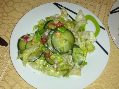 Tavaszi saláta mézes öntettel