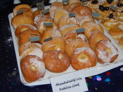 Mandulalikőrös, fahéjas fánk